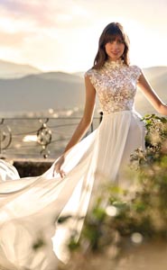 Abiti da Sposa boho  Merinda Spose Atelier Vetralla - Abiti da Sposa  Viterbo Collezioni 2023/2024 Cerimonia Damigella Accessori Vestiti